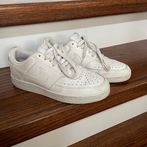 Nike court royals. Women’s Size 8